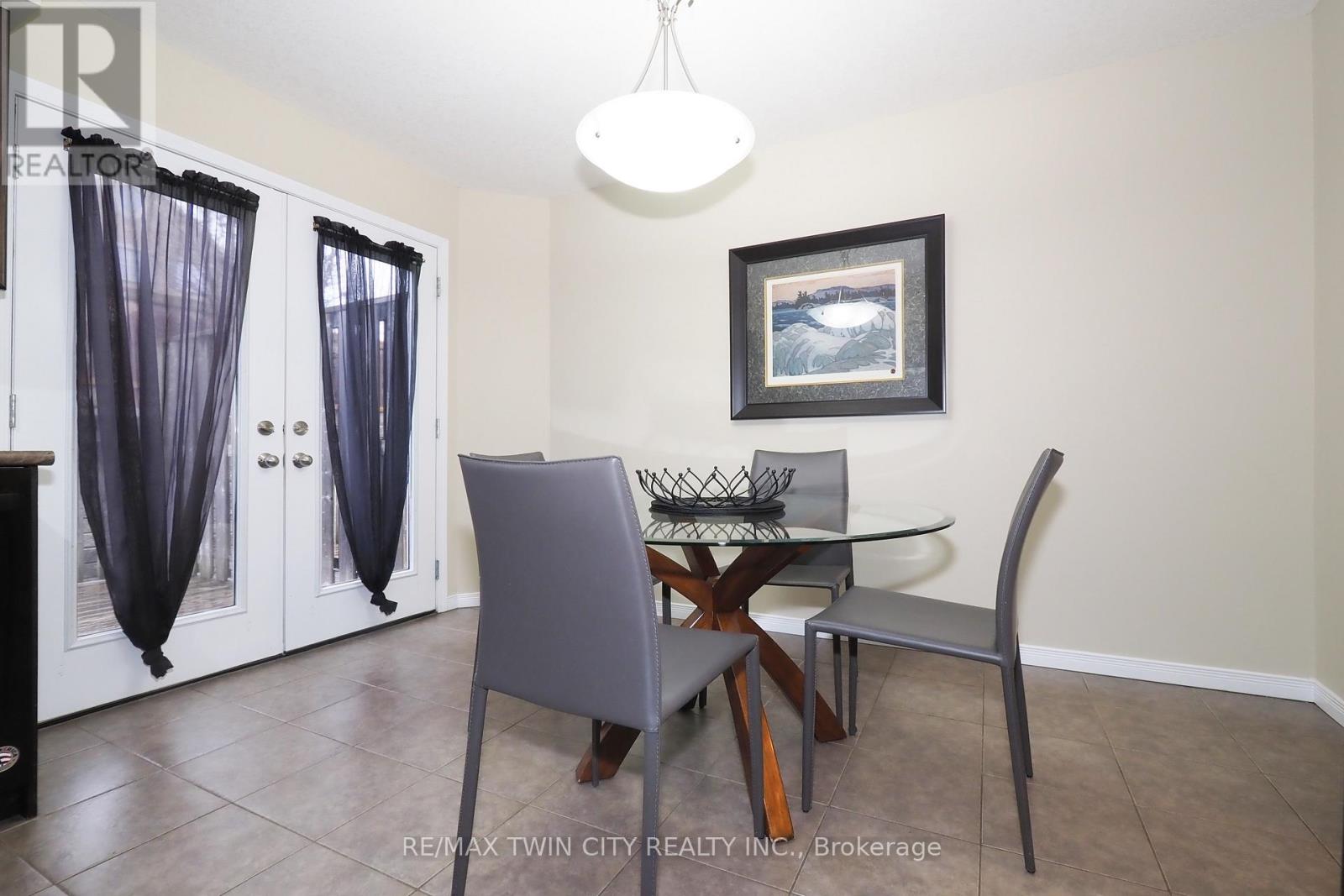 B12 - 240 Westmeadow Drive, Kitchener, Ontario  N2N 0A1 - Photo 15 - X12919288