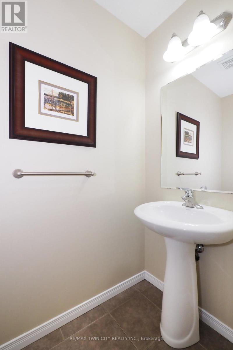 B12 - 240 Westmeadow Drive, Kitchener, Ontario  N2N 0A1 - Photo 16 - X12919288