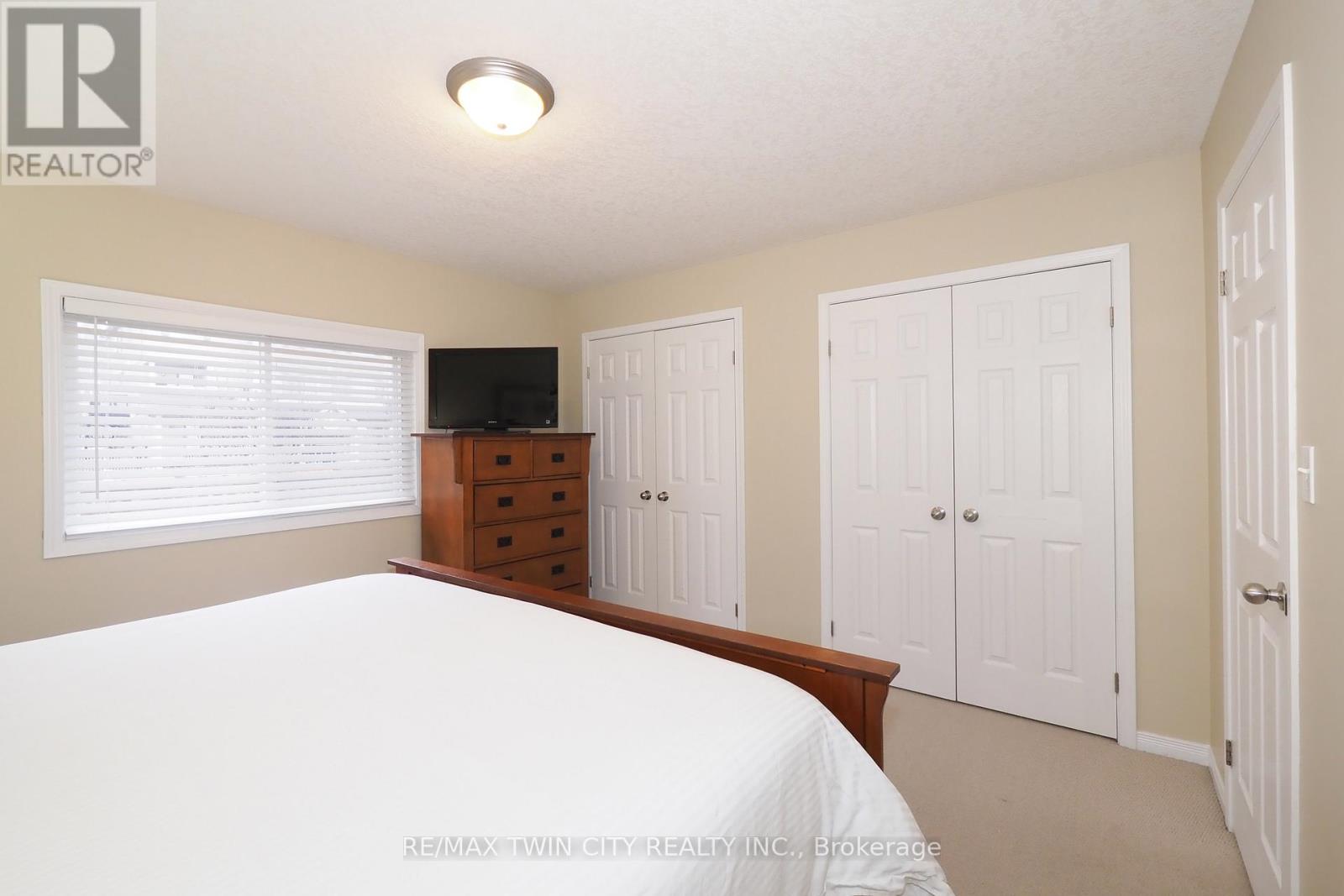 B12 - 240 Westmeadow Drive, Kitchener, Ontario  N2N 0A1 - Photo 19 - X12919288