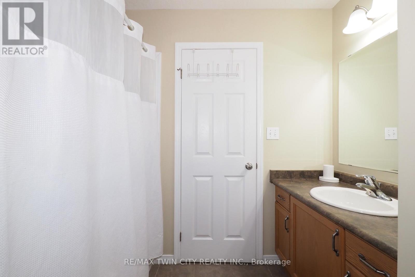 B12 - 240 Westmeadow Drive, Kitchener, Ontario  N2N 0A1 - Photo 26 - X12919288