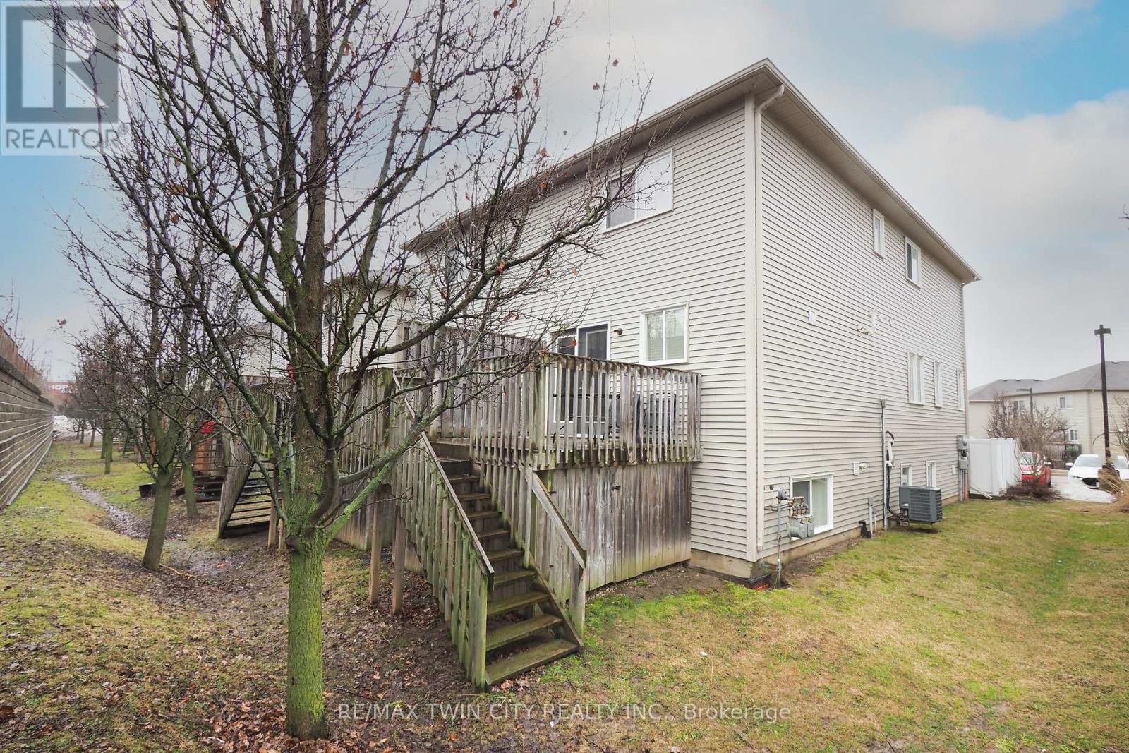 B12 - 240 Westmeadow Drive, Kitchener, Ontario  N2N 0A1 - Photo 28 - X12919288