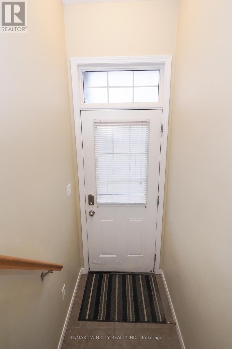 B12 - 240 Westmeadow Drive, Kitchener, Ontario  N2N 0A1 - Photo 3 - X12919288