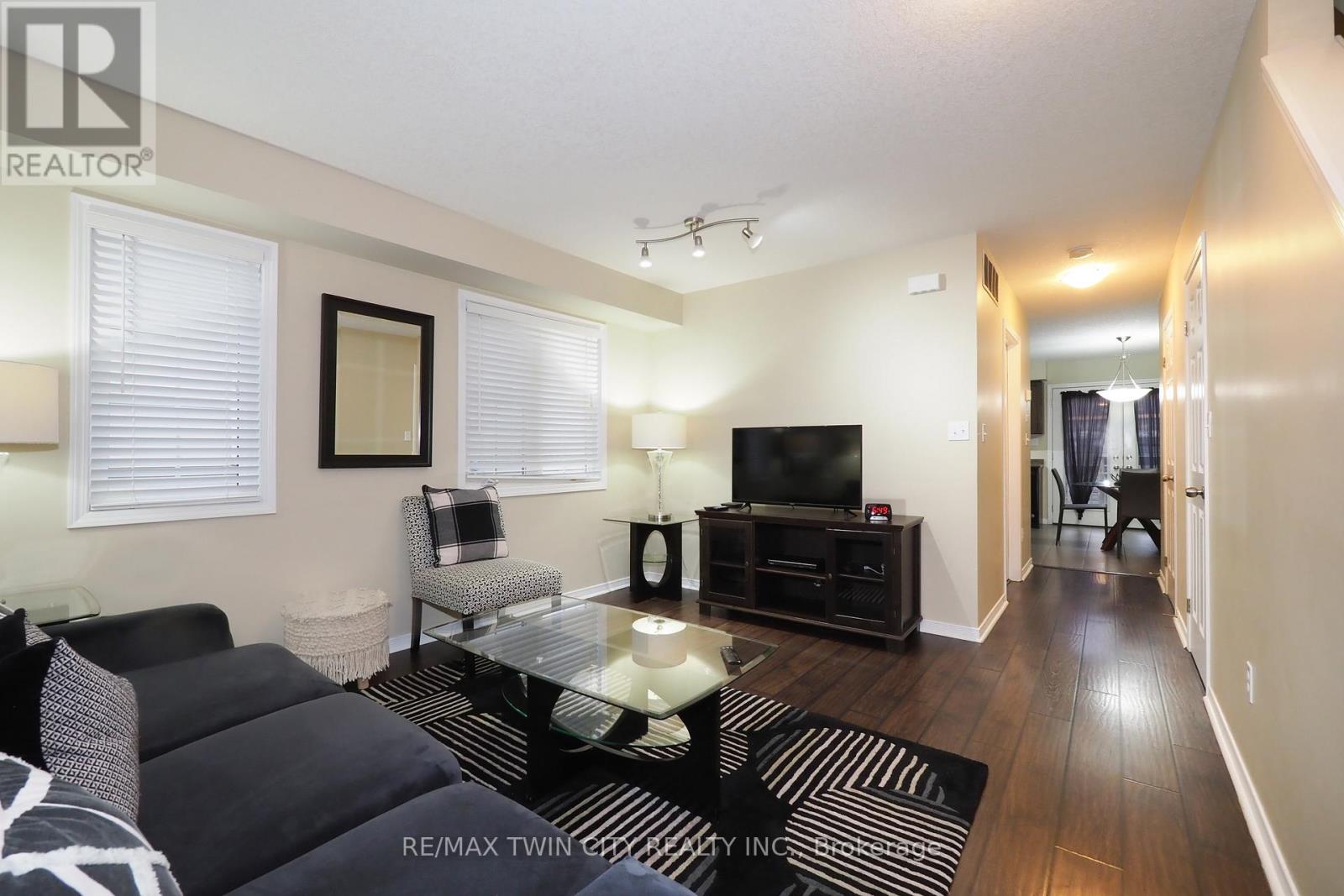 B12 - 240 Westmeadow Drive, Kitchener, Ontario  N2N 0A1 - Photo 4 - X12919288