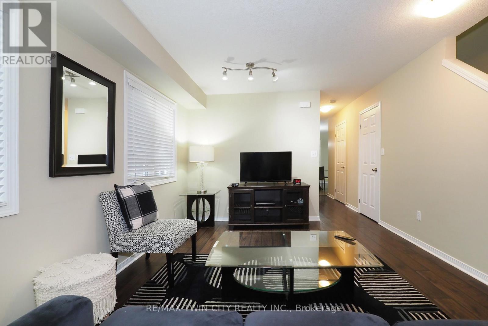 B12 - 240 Westmeadow Drive, Kitchener, Ontario  N2N 0A1 - Photo 5 - X12919288