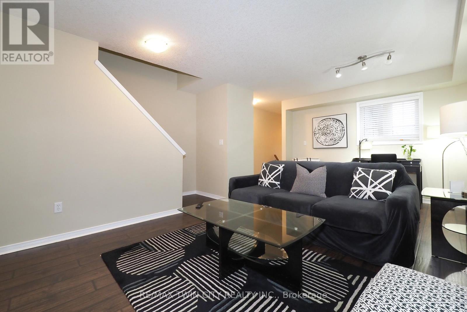 B12 - 240 Westmeadow Drive, Kitchener, Ontario  N2N 0A1 - Photo 7 - X12919288