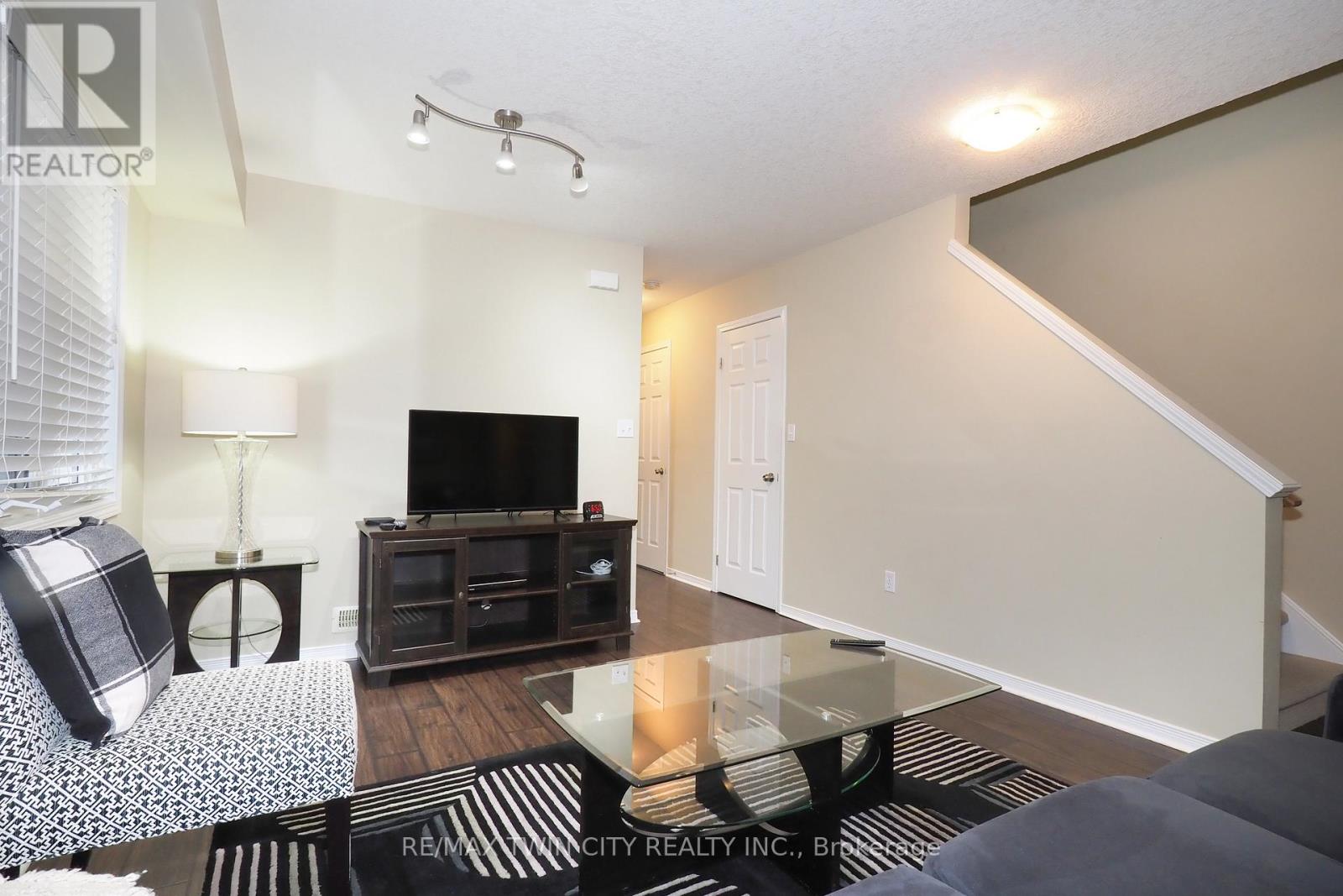 B12 - 240 Westmeadow Drive, Kitchener, Ontario  N2N 0A1 - Photo 8 - X12919288