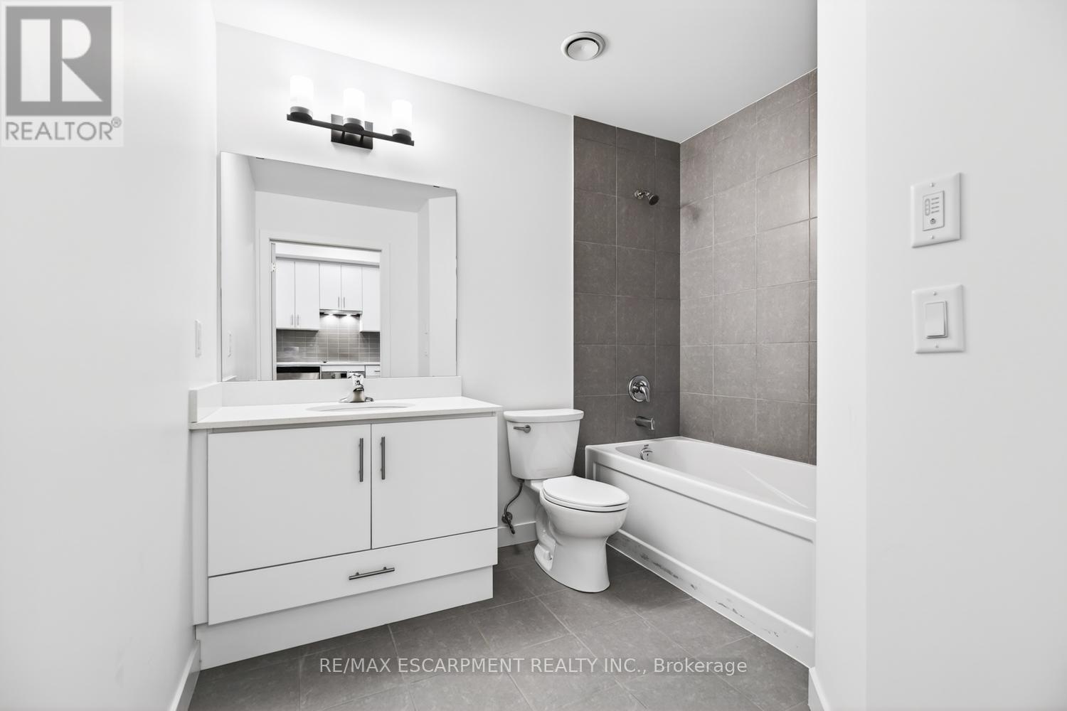 220 - 461 Green Road, Hamilton, Ontario  L8E 0L5 - Photo 24 - X12919358