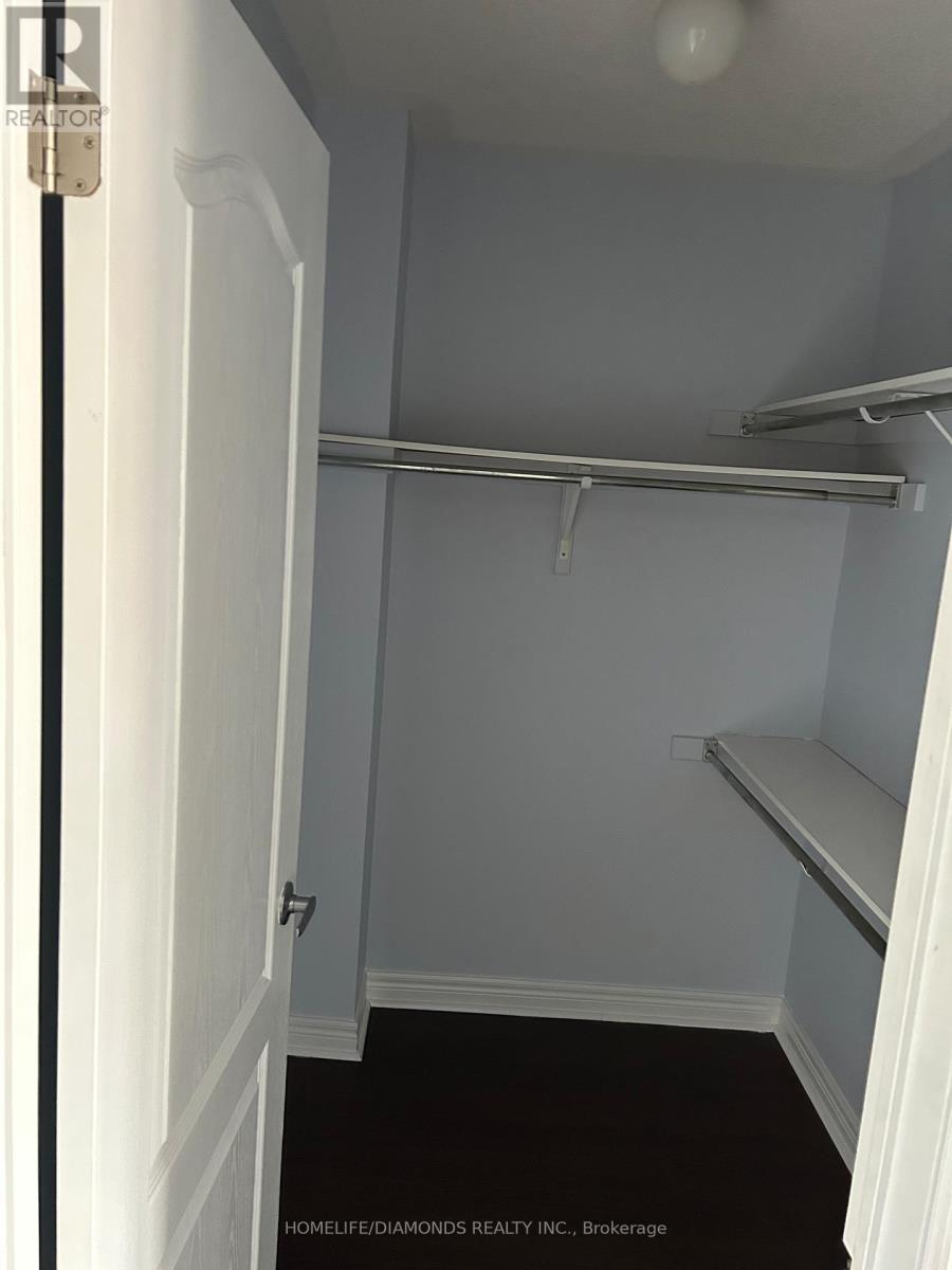 22 Colonel Lyall Street, St. Catharines, Ontario  L2P 0B3 - Photo 4 - X12919362