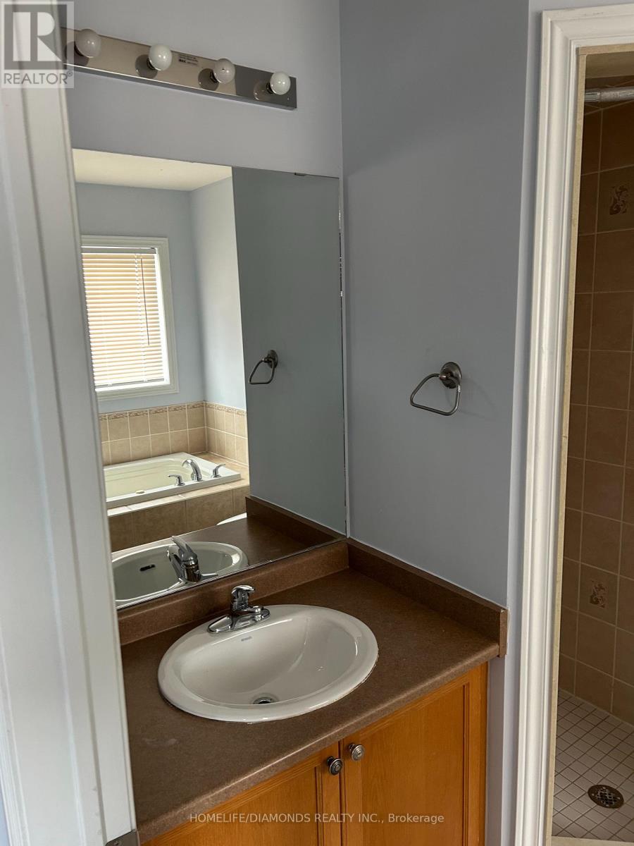 22 Colonel Lyall Street, St. Catharines, Ontario  L2P 0B3 - Photo 5 - X12919362