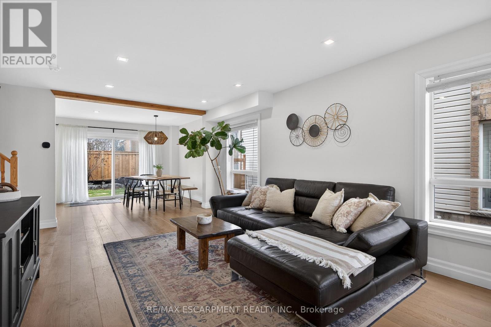 99 Fiddlehead Crescent, Hamilton, Ontario  L8B 0Y1 - Photo 3 - X12919476