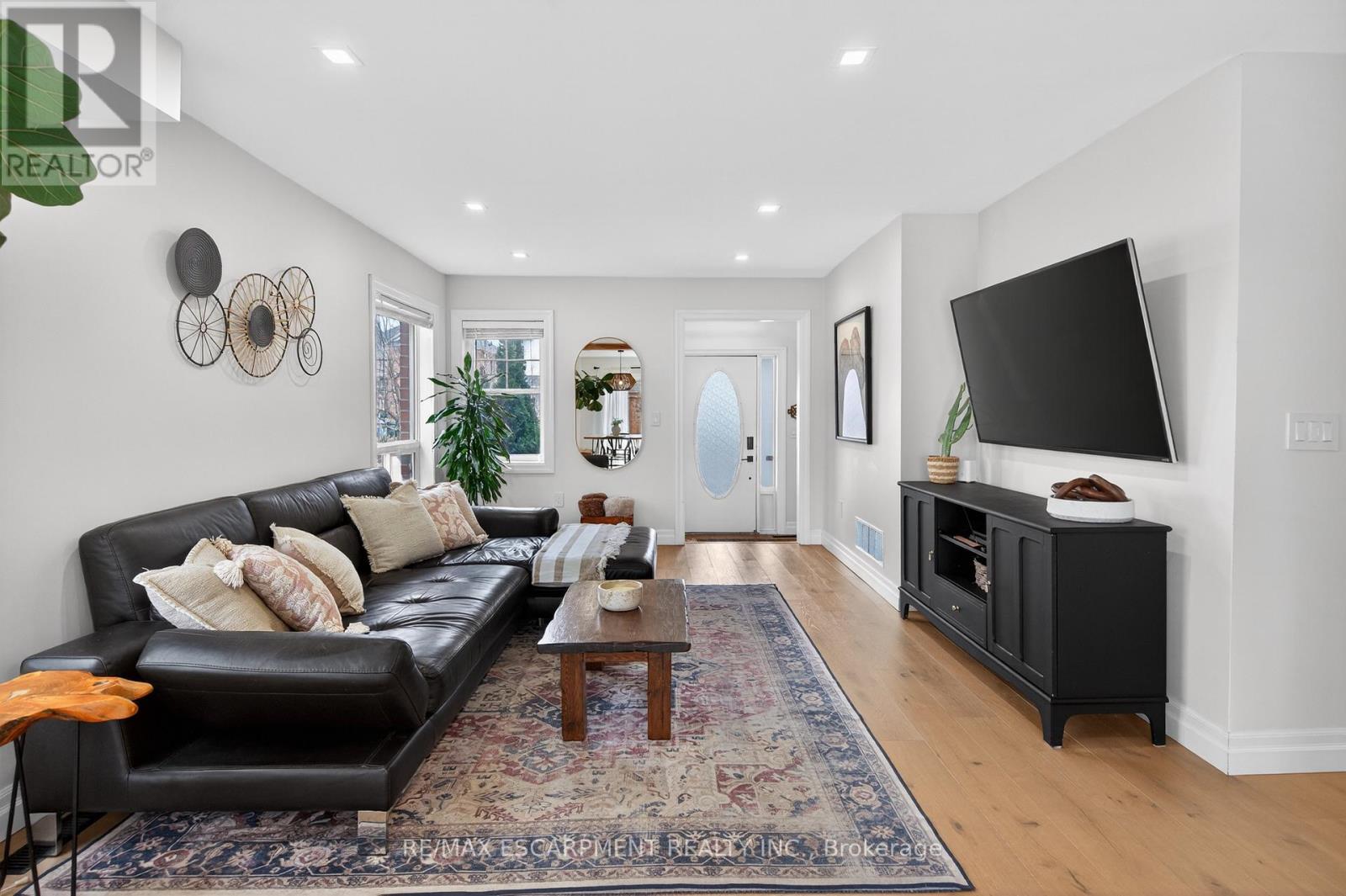 99 Fiddlehead Crescent, Hamilton, Ontario  L8B 0Y1 - Photo 4 - X12919476