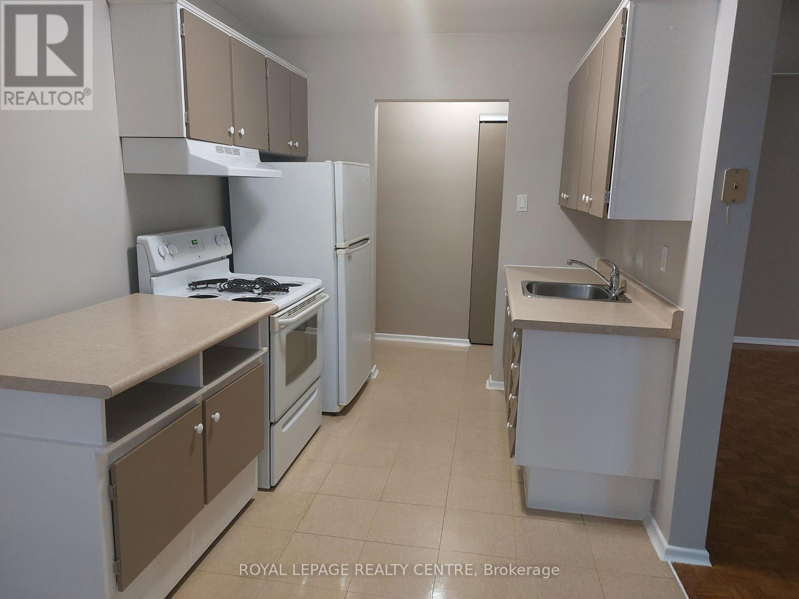 9 - 90 Marshall Street, Waterloo, Ontario  N2J 2T4 - Photo 3 - X12919516