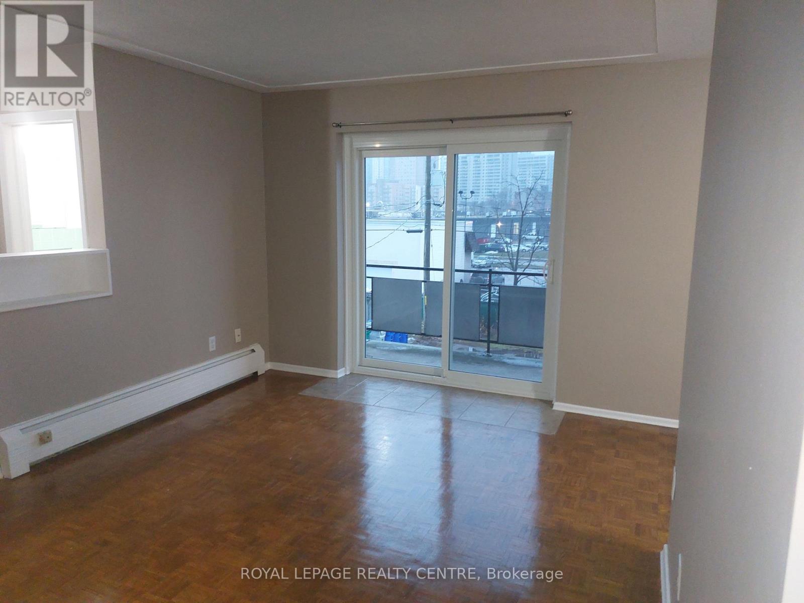 9 - 90 Marshall Street, Waterloo, Ontario  N2J 2T4 - Photo 5 - X12919516