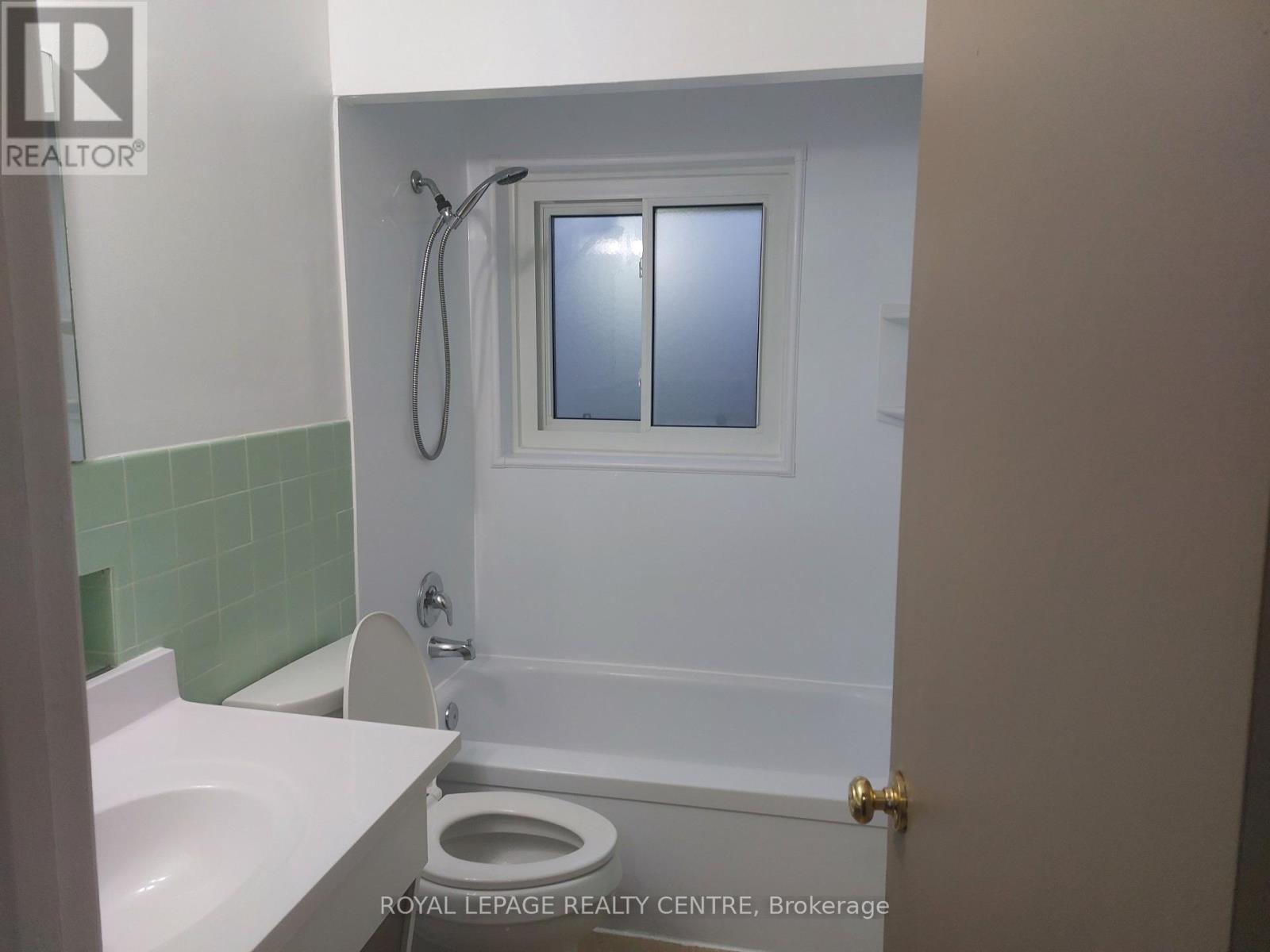 9 - 90 Marshall Street, Waterloo, Ontario  N2J 2T4 - Photo 8 - X12919516