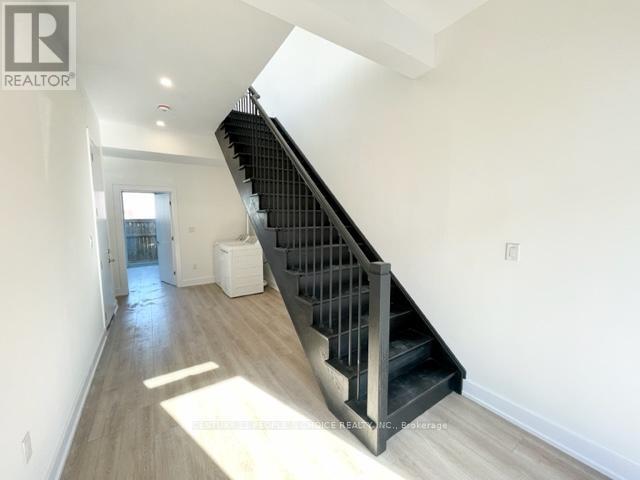 29 Summersides Mews, Pelham, Ontario  L0S 1E6 - Photo 2 - X12919524