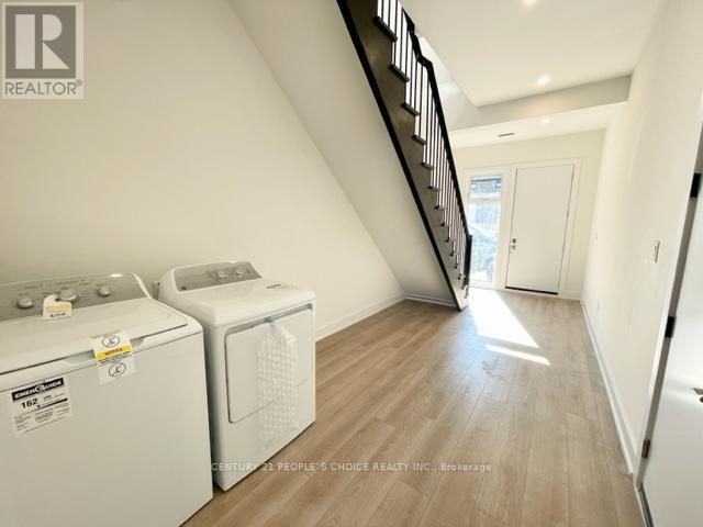 29 Summersides Mews, Pelham, Ontario  L0S 1E6 - Photo 3 - X12919524