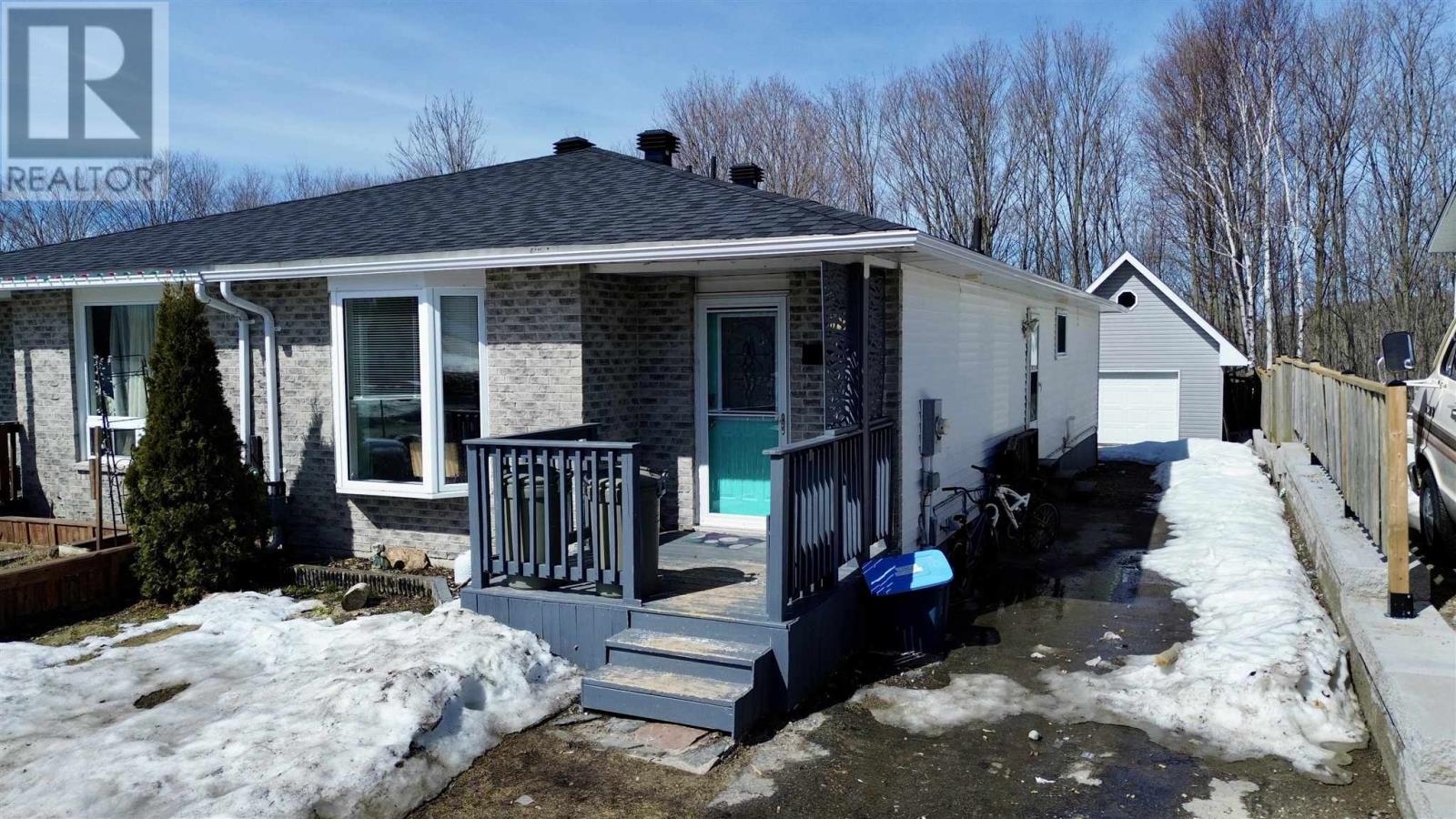 104 TAYLOR BLVD, Elliot Lake, Ontario