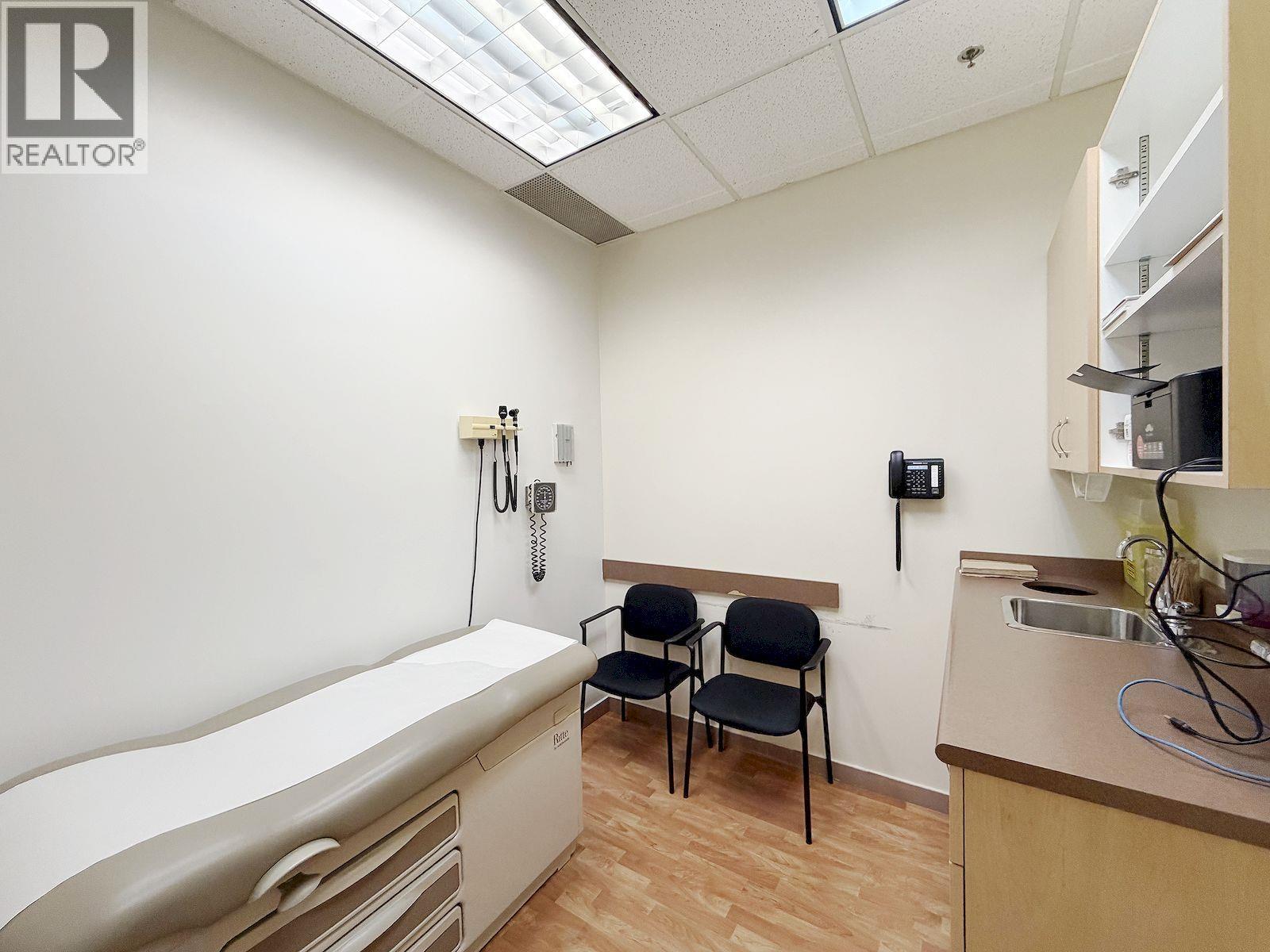 212 7885 6th Street, Burnaby, British Columbia  V3N 3N4 - Photo 4 - C8076574