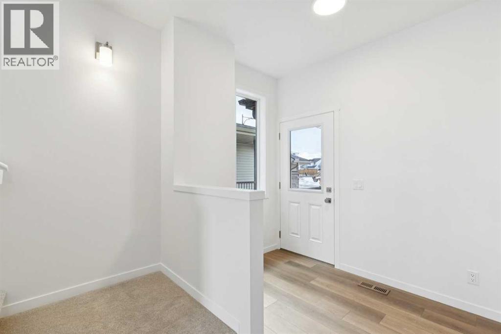 83 Southbow Village Way, Cochrane, Alberta  T4C 3N3 - Photo 4 - A2291886