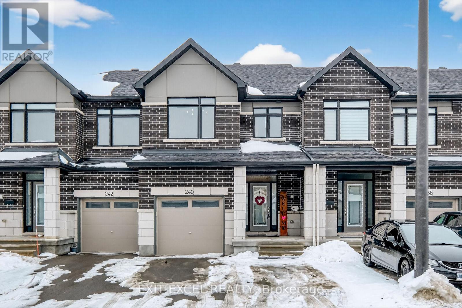 240 ZINNIA WAY, Ottawa, Ontario