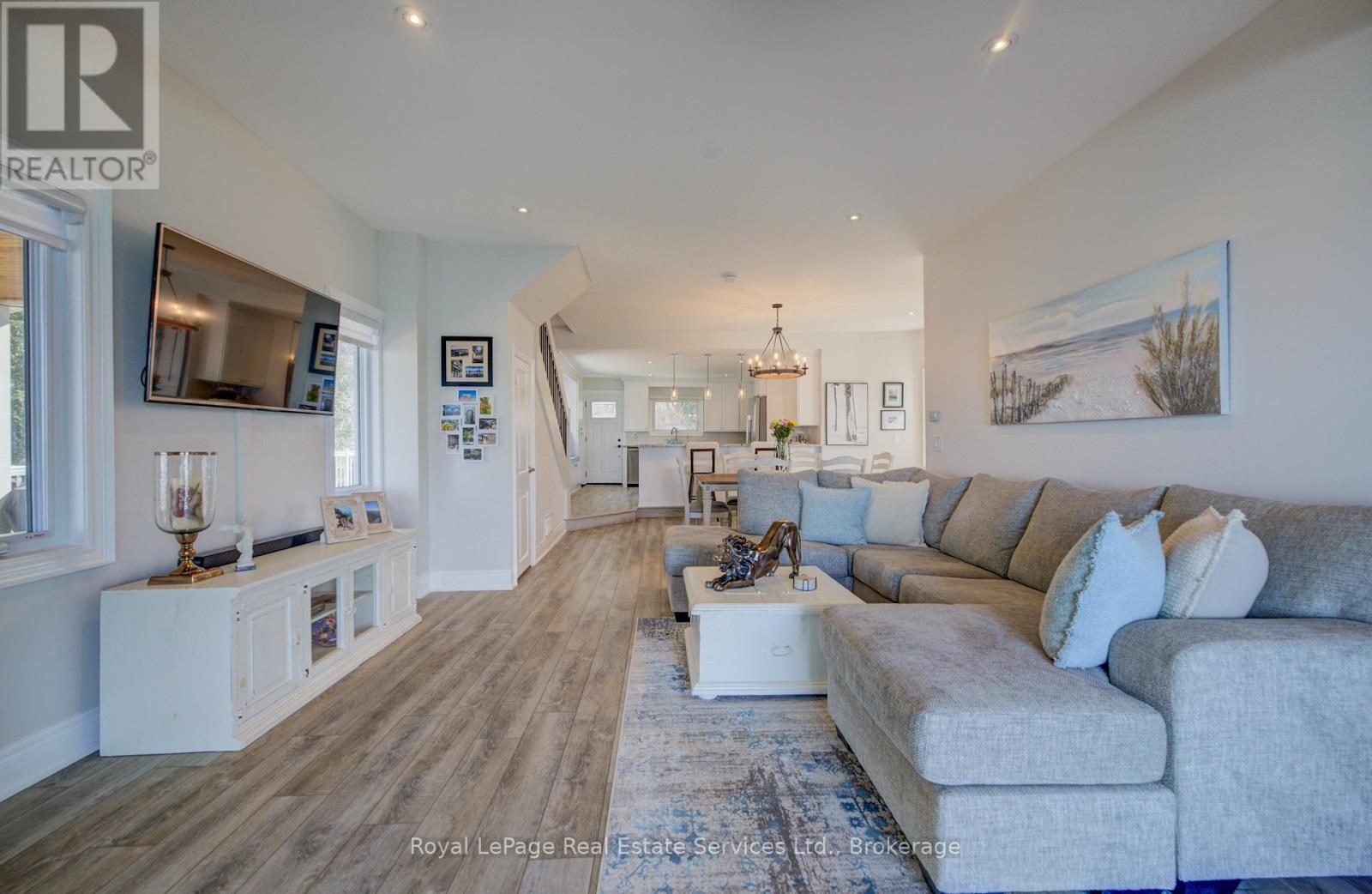 1 Tenth Street, Grimsby, Ontario  L3M 2V2 - Photo 4 - X12919648