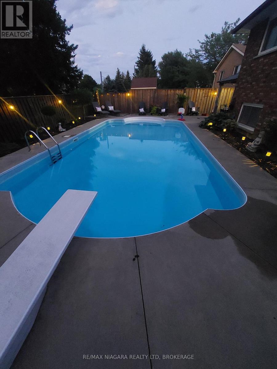 104 Whiteoak Crescent, Welland (N. Welland), Ontario  L3C 6E6 - Photo 2 - X12919646