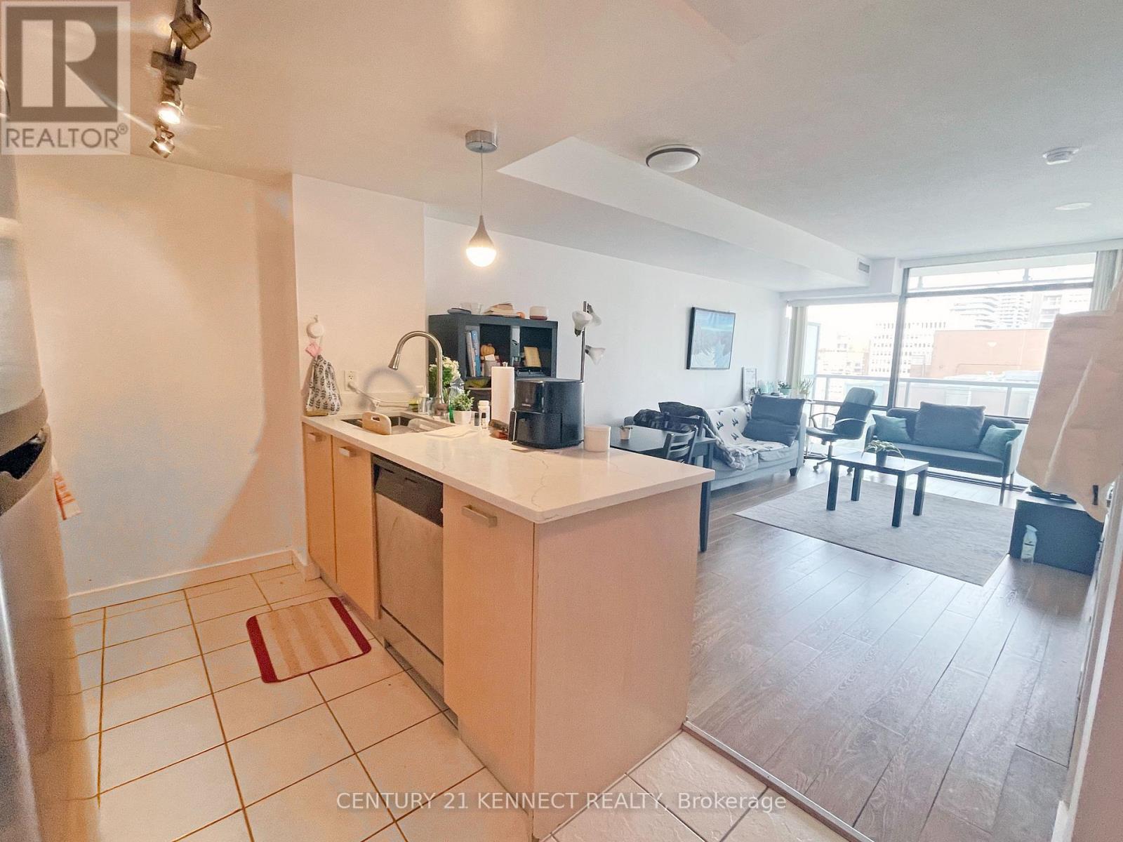 1706 - 37 Grosvenor Street, Toronto, Ontario  M4Y 3G5 - Photo 6 - C12906202