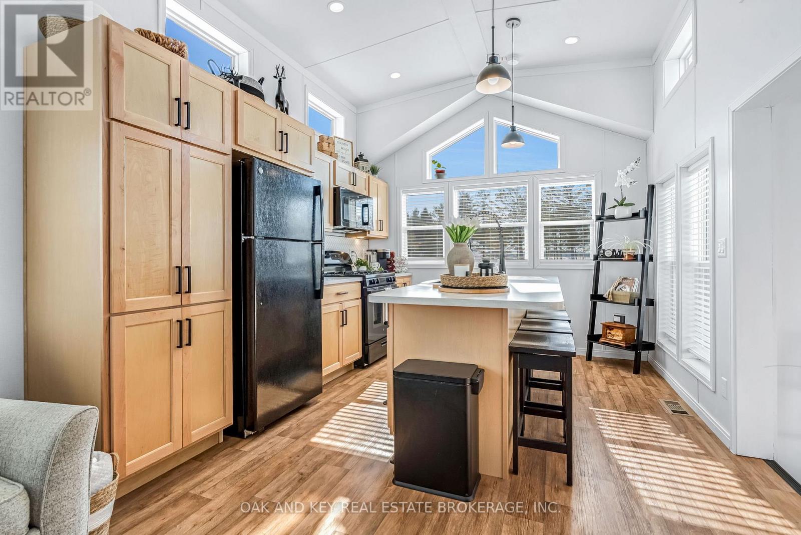 203 - 4838 Switzer Drive, Southwest Middlesex, Ontario N0L 1A0 - Photo 11 - X12919376