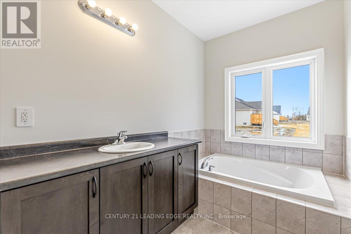 38 Palmira Drive, Georgina, Ontario  L0E 1R0 - Photo 13 - N12918926