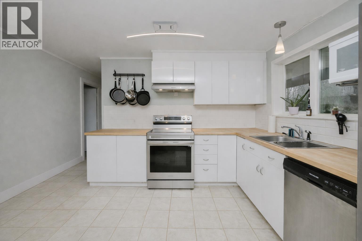 1405 Velvet Road, Gibsons, British Columbia  V0N 1V0 - Photo 22 - R3103420