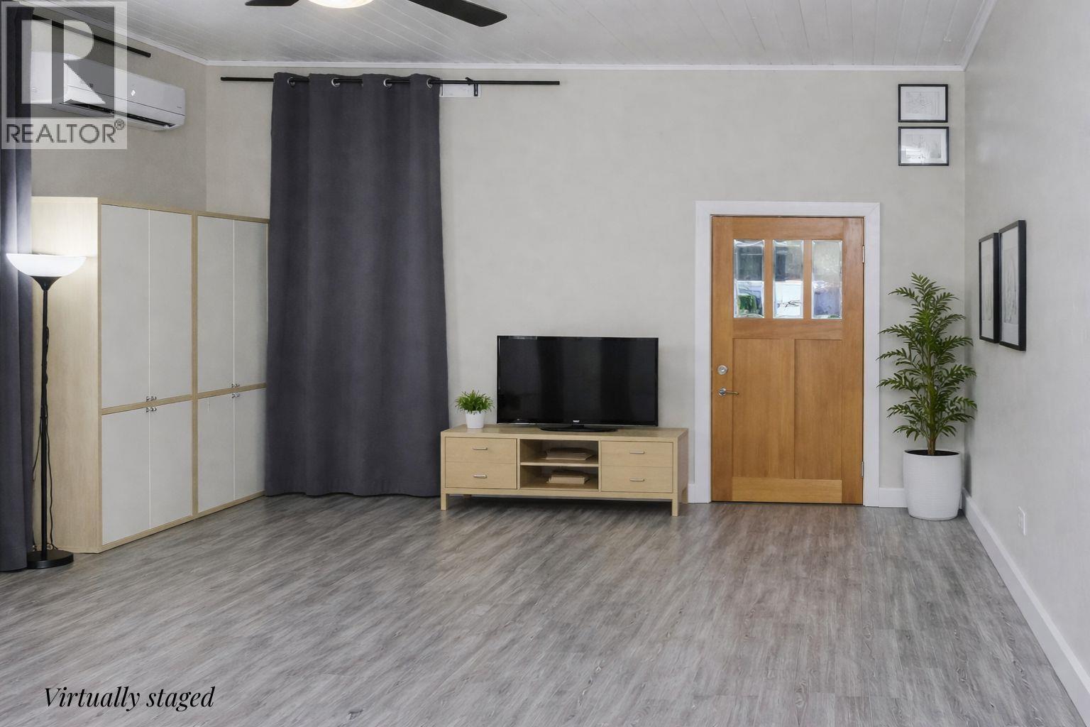 1405 Velvet Road, Gibsons, British Columbia  V0N 1V0 - Photo 4 - R3103420