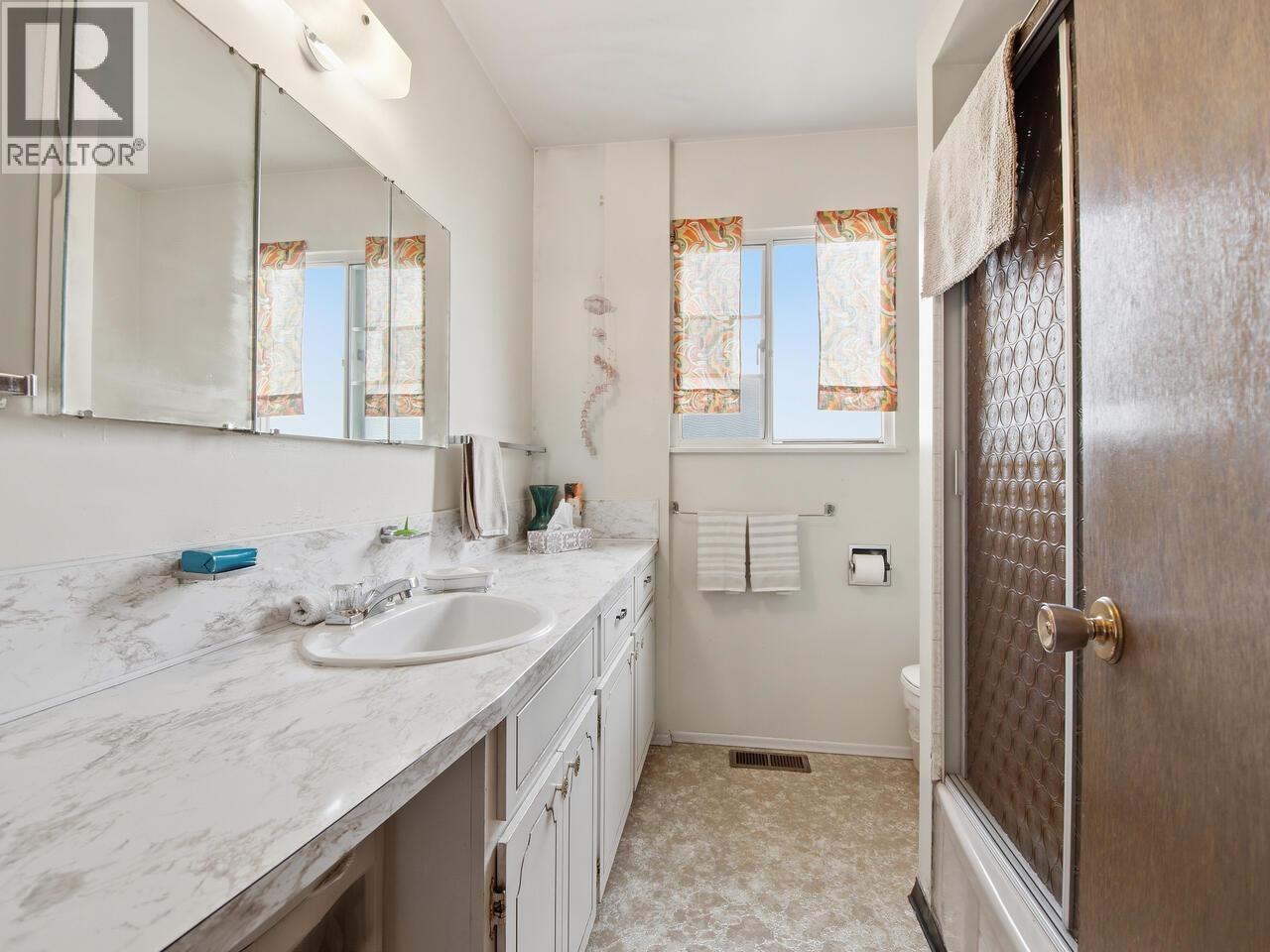 407 E 13th Street, North Vancouver, British Columbia  V7L 2M2 - Photo 10 - R3103428