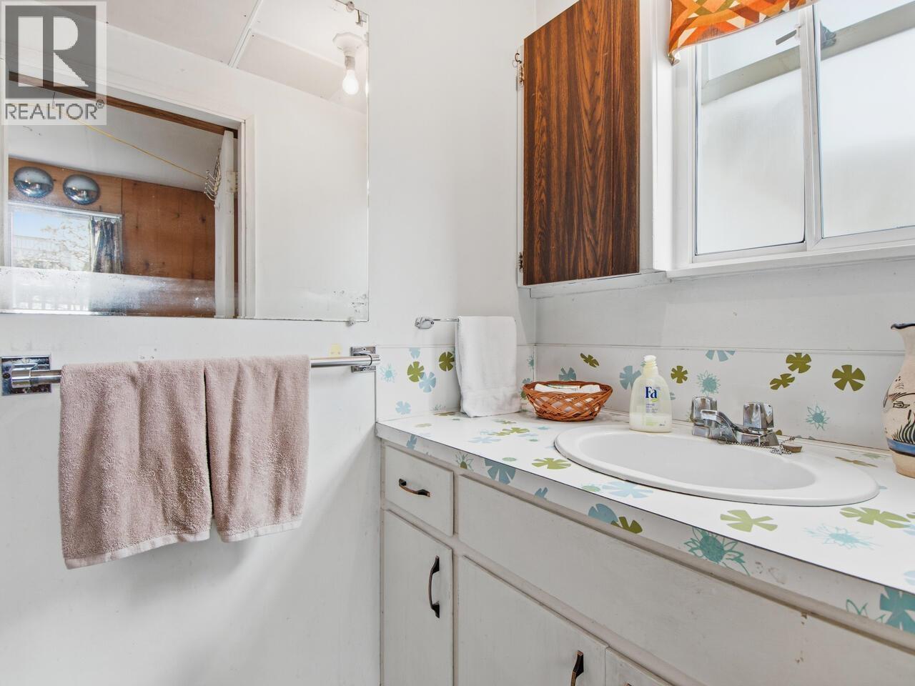 407 E 13th Street, North Vancouver, British Columbia  V7L 2M2 - Photo 13 - R3103428