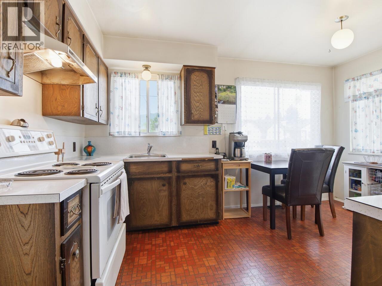 407 E 13th Street, North Vancouver, British Columbia  V7L 2M2 - Photo 6 - R3103428