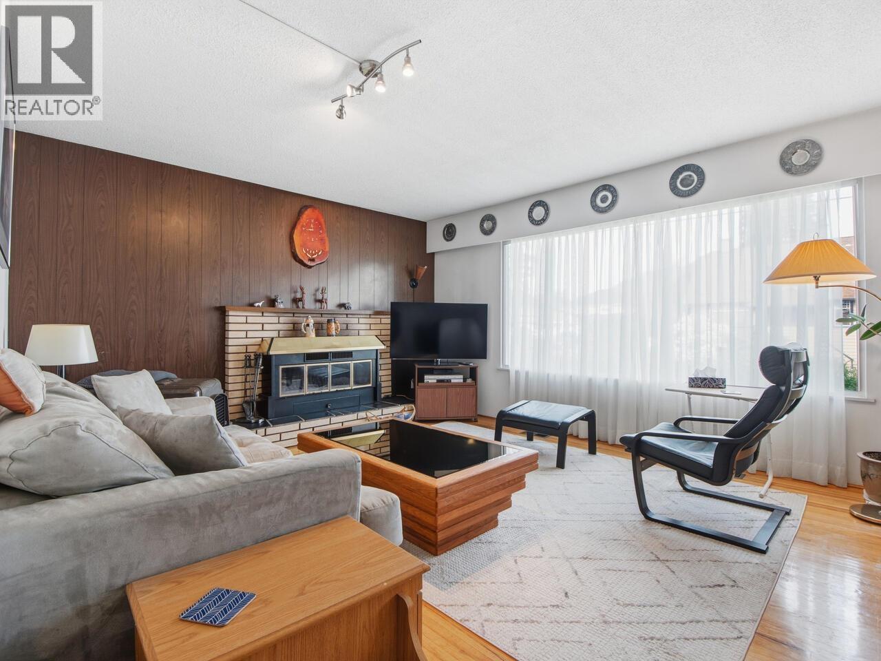 407 E 13th Street, North Vancouver, British Columbia  V7L 2M2 - Photo 8 - R3103428