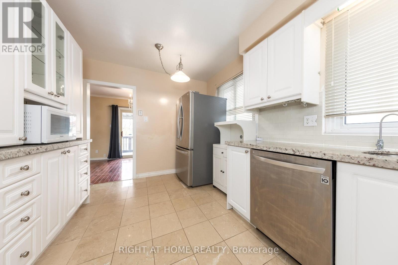 35 Hathway Drive, Toronto, Ontario  M1P 4L6 - Photo 5 - E12919670