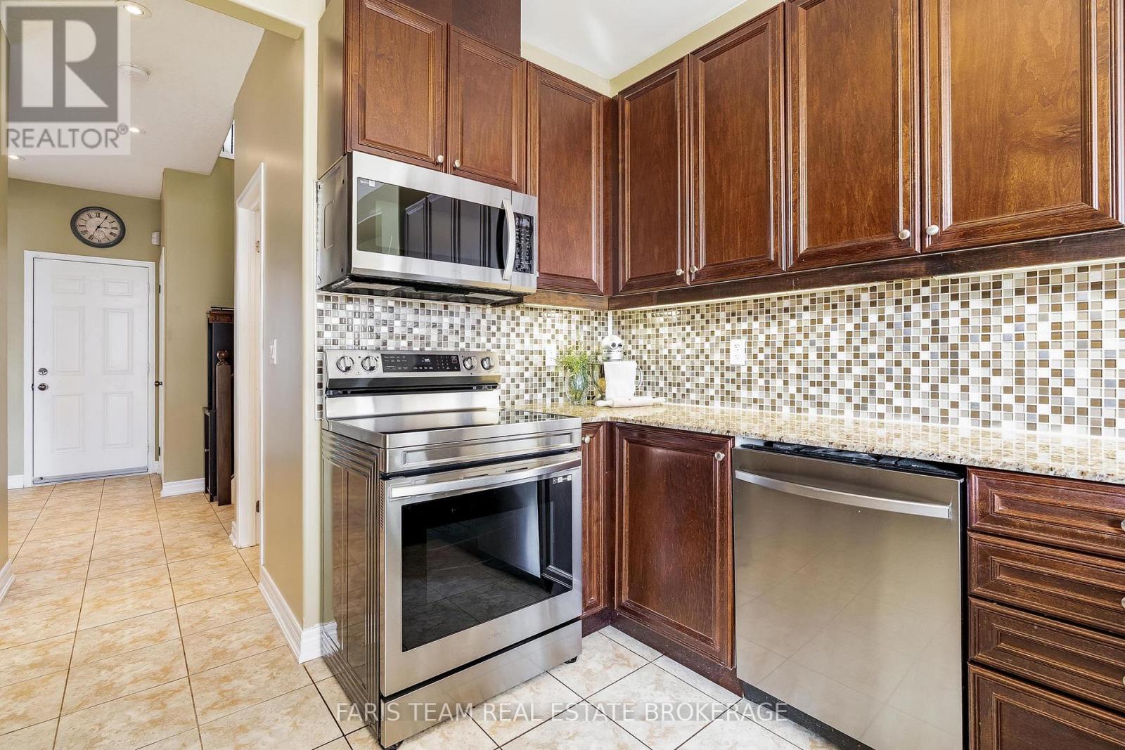 1845 Lamstone Street, Innisfil, Ontario  L9S 4Z8 - Photo 6 - N12821762