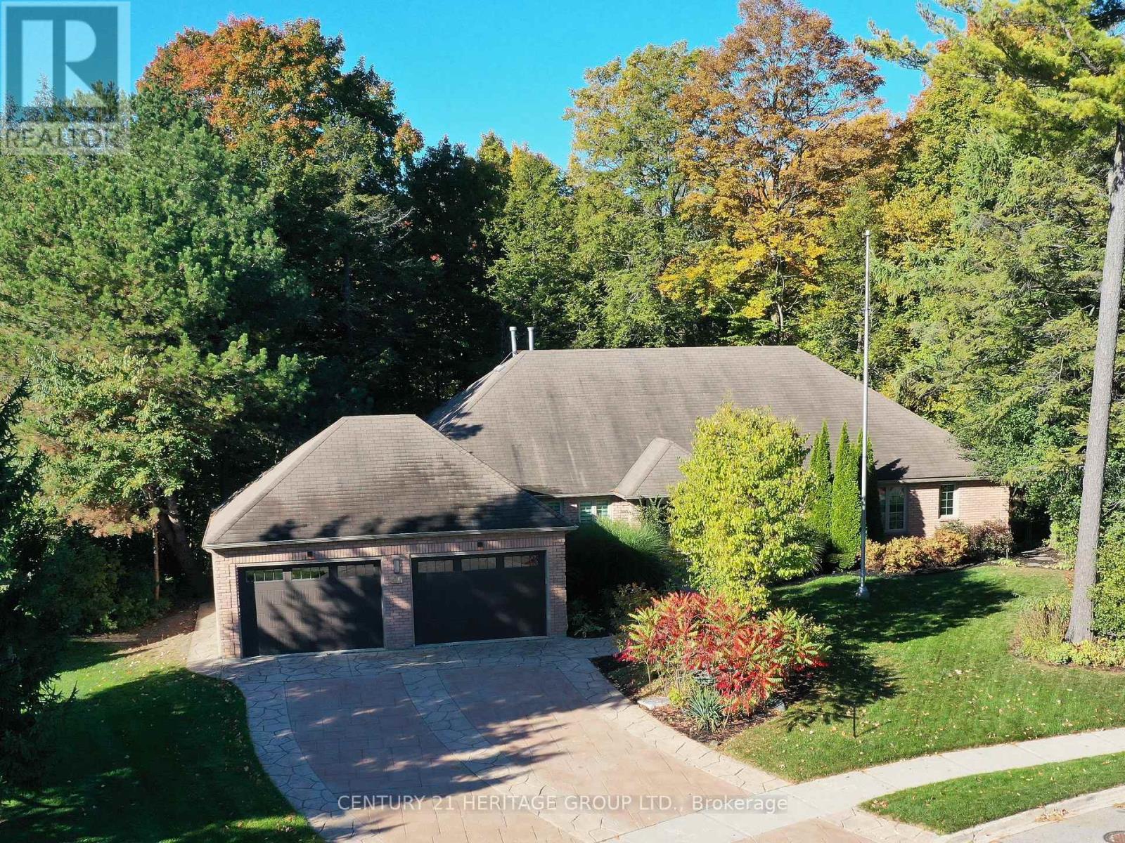 46 PINENEEDLE DRIVE, Aurora, Ontario