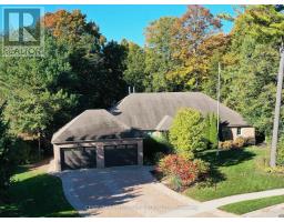 46 PINENEEDLE DRIVE, Aurora, Ontario