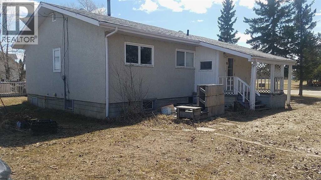 114 3 Avenue, Mclennan, Alberta T0H 2L0 - Photo 2 - A2285406