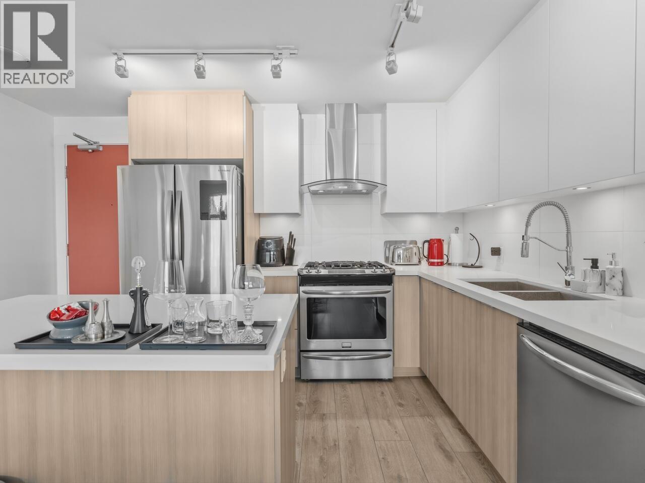 404 3602 Aldercrest Drive, North Vancouver, British Columbia  V7G 2S6 - Photo 3 - R3102783