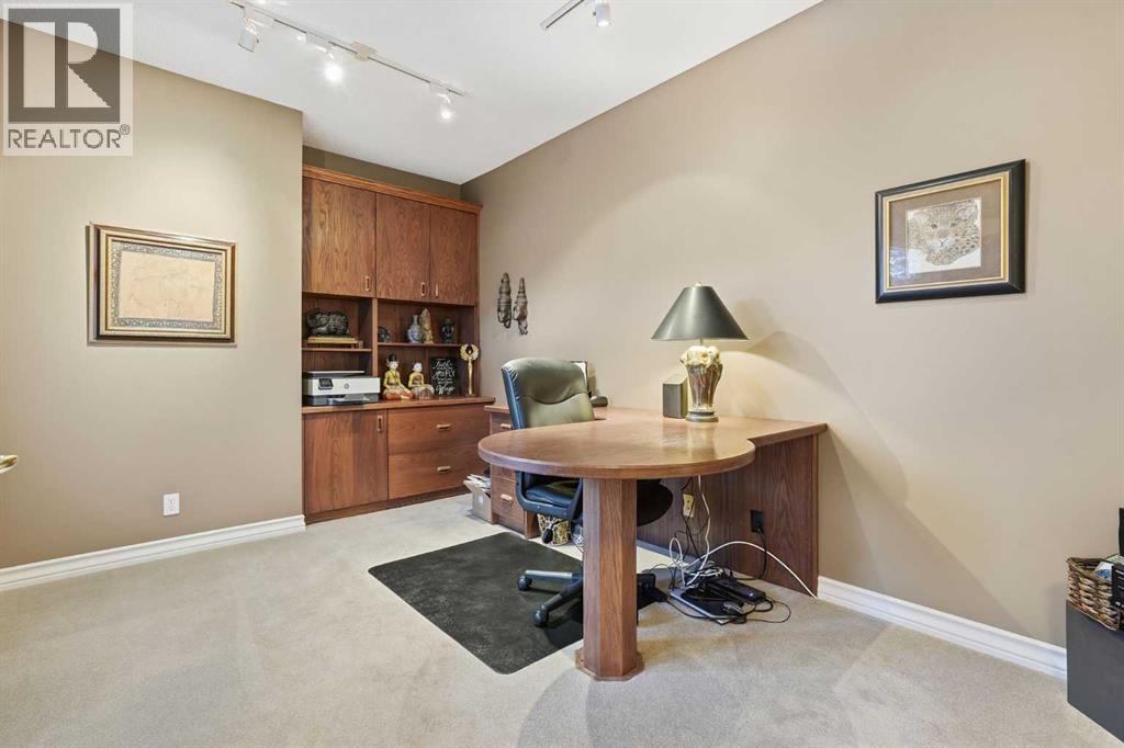 23 Prominence Point Sw, Calgary, Alberta  T3H 3E8 - Photo 5 - A2288819