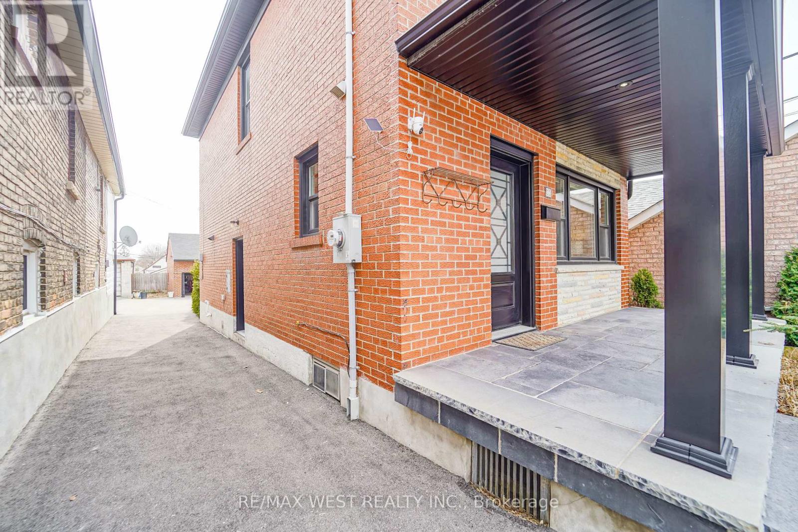 11 Helen Avenue, Toronto, Ontario  M6N 2B4 - Photo 12 - W12919556