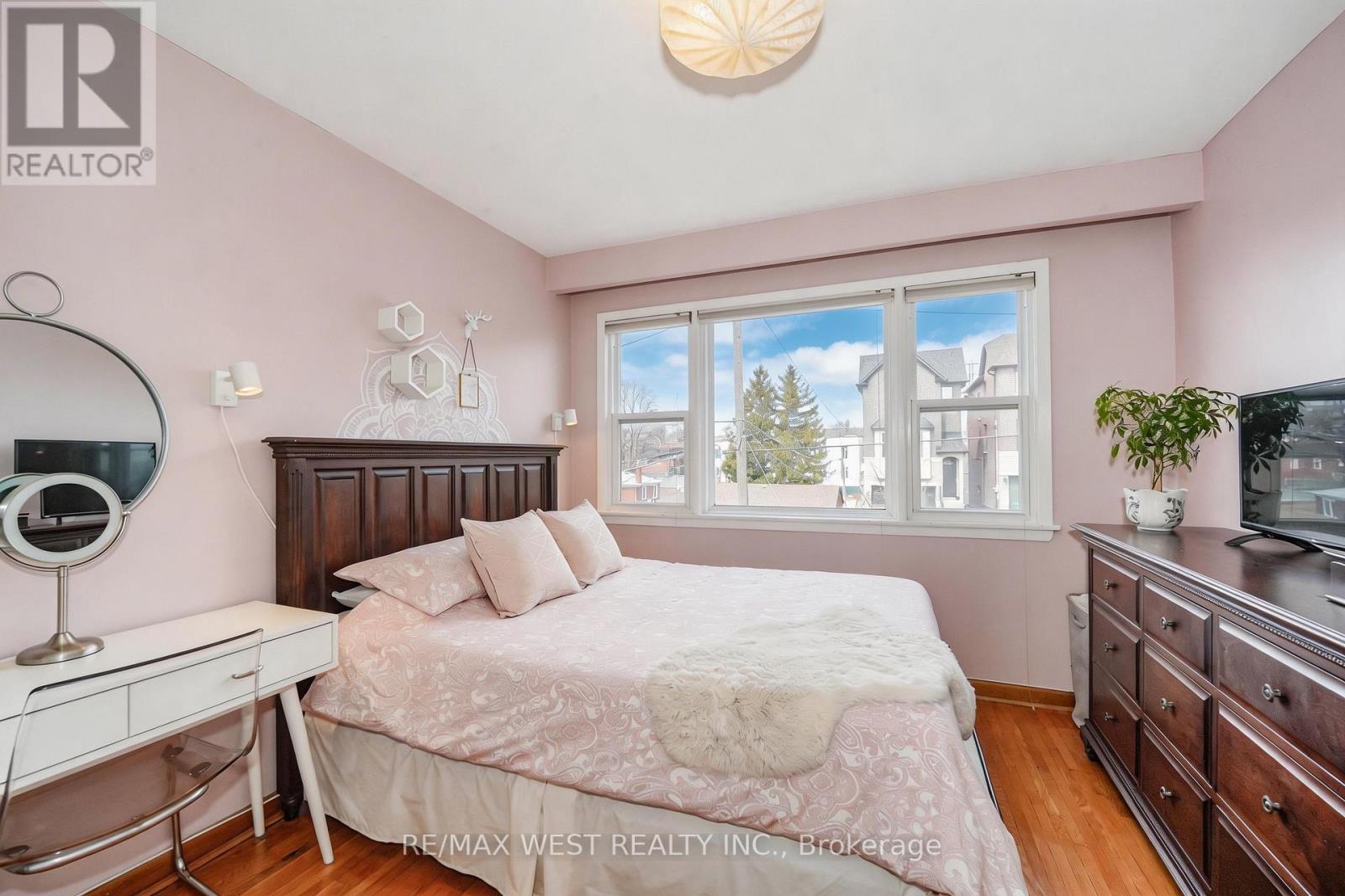 11 Helen Avenue, Toronto, Ontario  M6N 2B4 - Photo 8 - W12919556