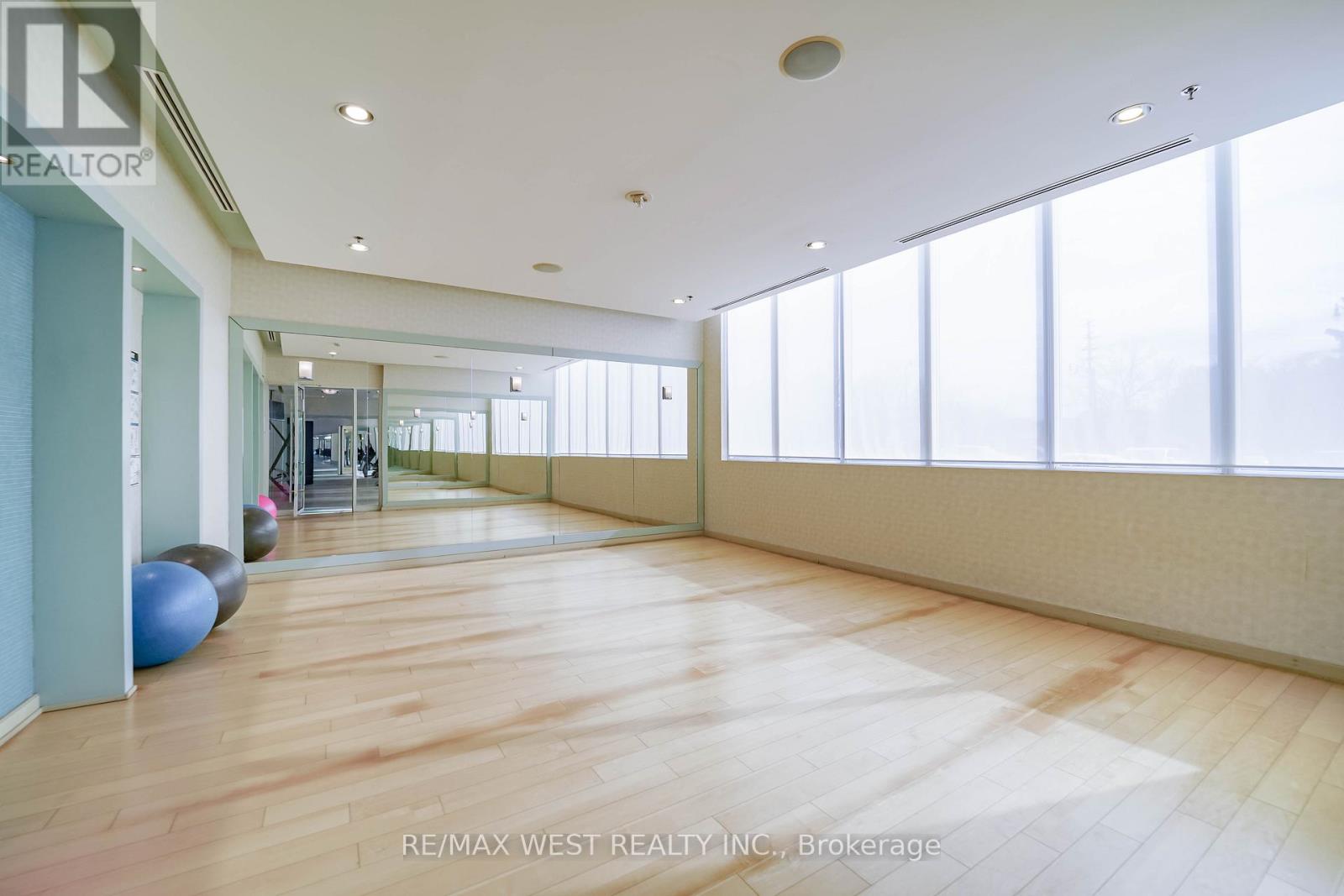 909 - 100 John Street, Brampton, Ontario  L6W 0A8 - Photo 11 - W12919574