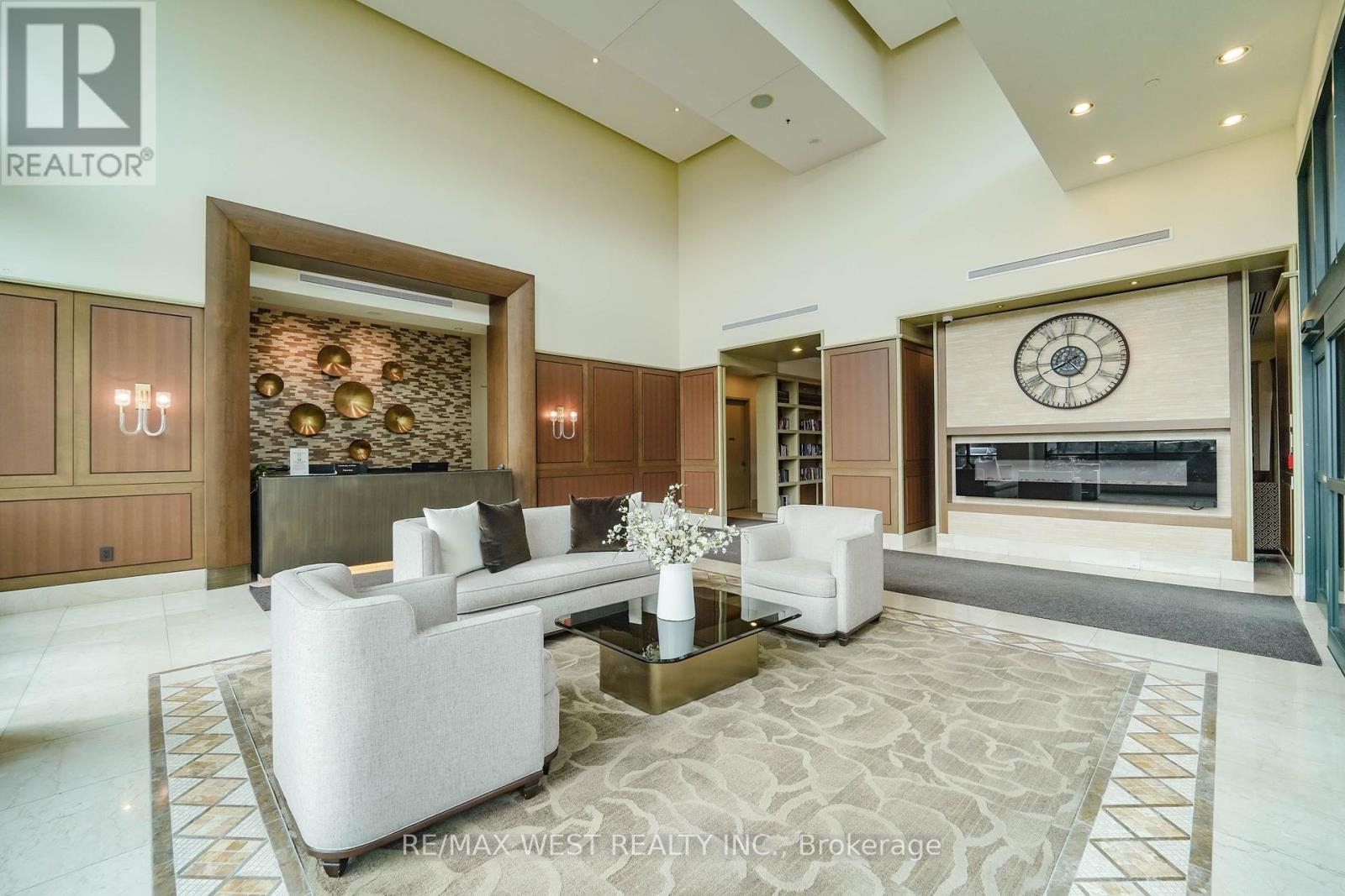 909 - 100 John Street, Brampton, Ontario  L6W 0A8 - Photo 2 - W12919574