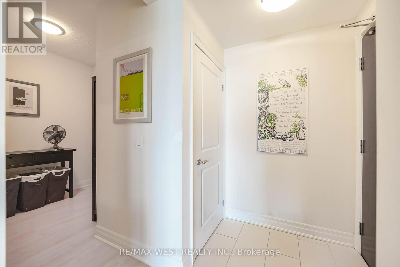 909 - 100 John Street, Brampton, Ontario  L6W 0A8 - Photo 3 - W12919574