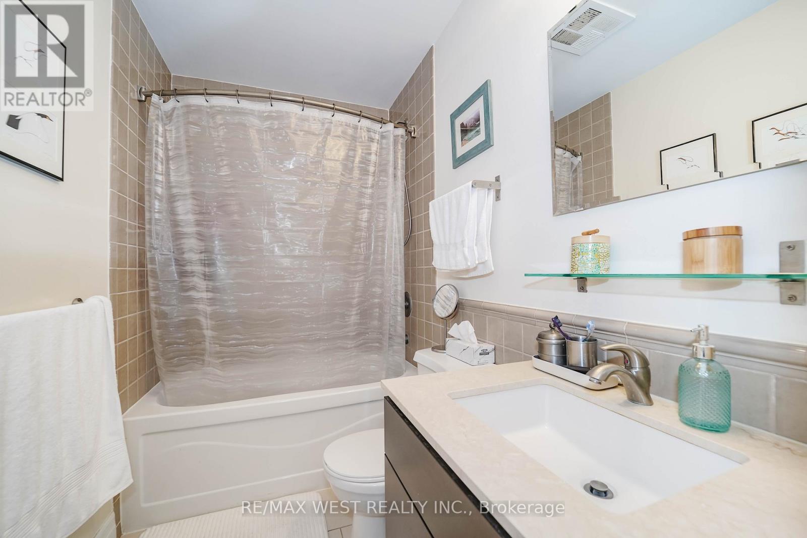 909 - 100 John Street, Brampton, Ontario  L6W 0A8 - Photo 8 - W12919574