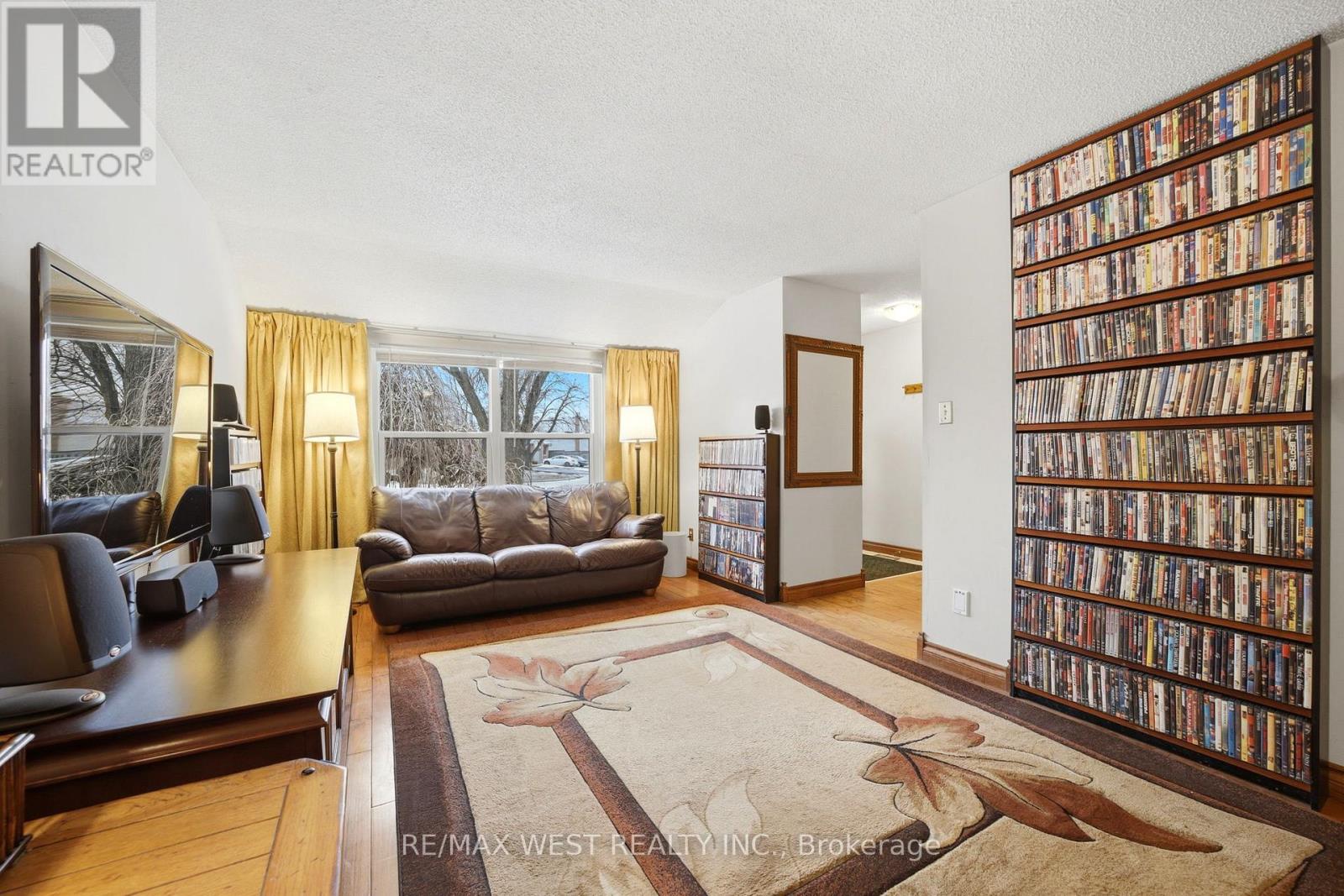 60 Majestic Crescent, Brampton, Ontario  L6S 3N2 - Photo 2 - W12919612