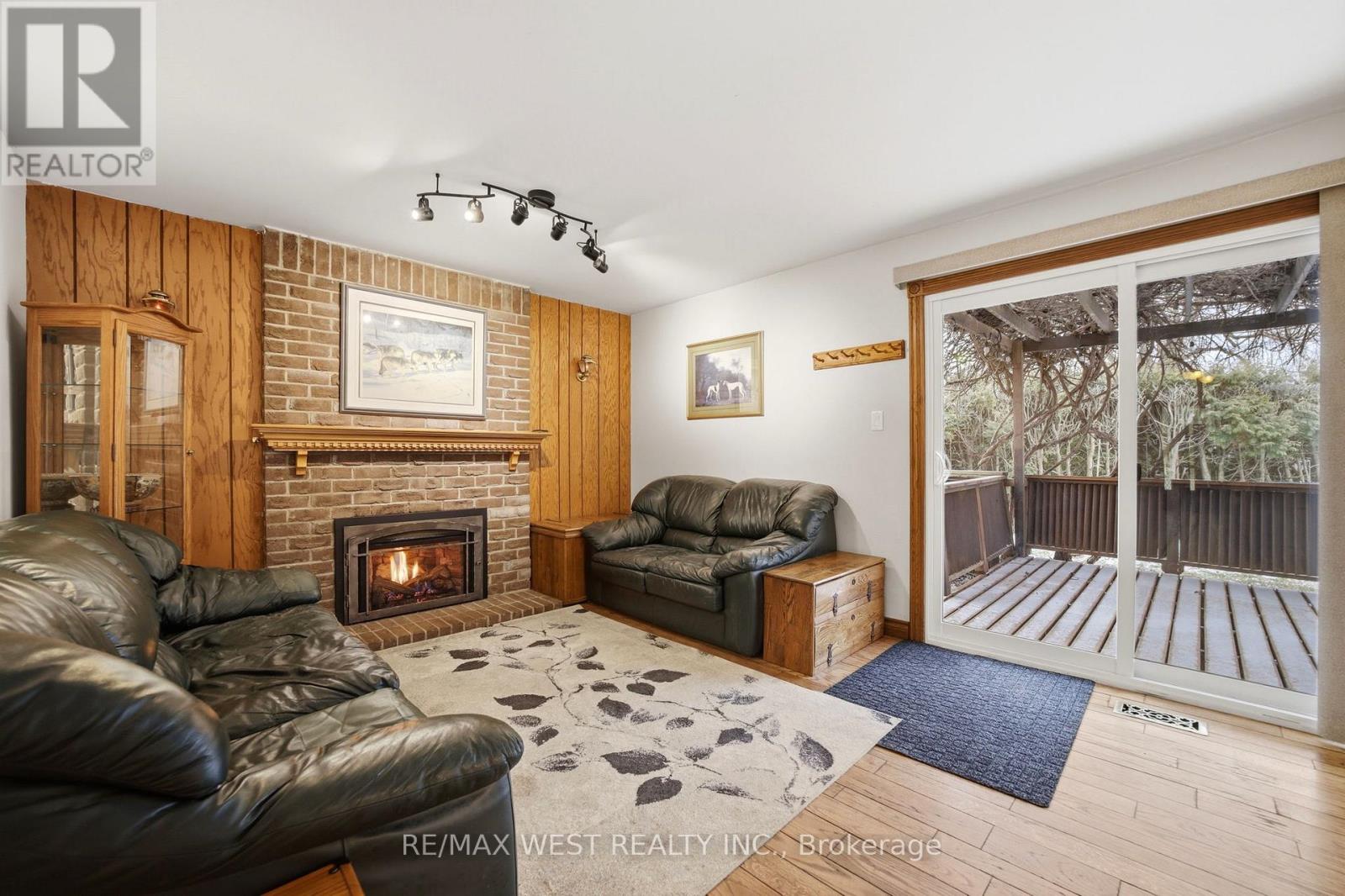 60 Majestic Crescent, Brampton, Ontario  L6S 3N2 - Photo 5 - W12919612